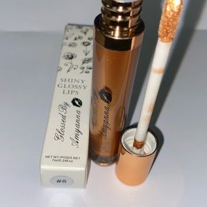AC lipgloss